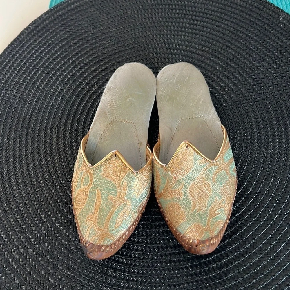 Child’s VINTAGE Turkish slippers